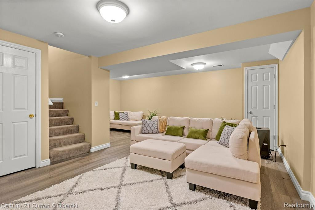1542 E LAKEVIEW Lane, Canton, MI 48187 — Photo 32