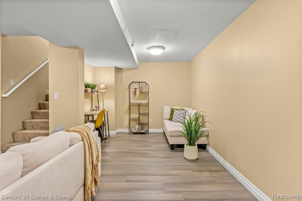 1542 E LAKEVIEW Lane, Canton, MI 48187 — Photo 35