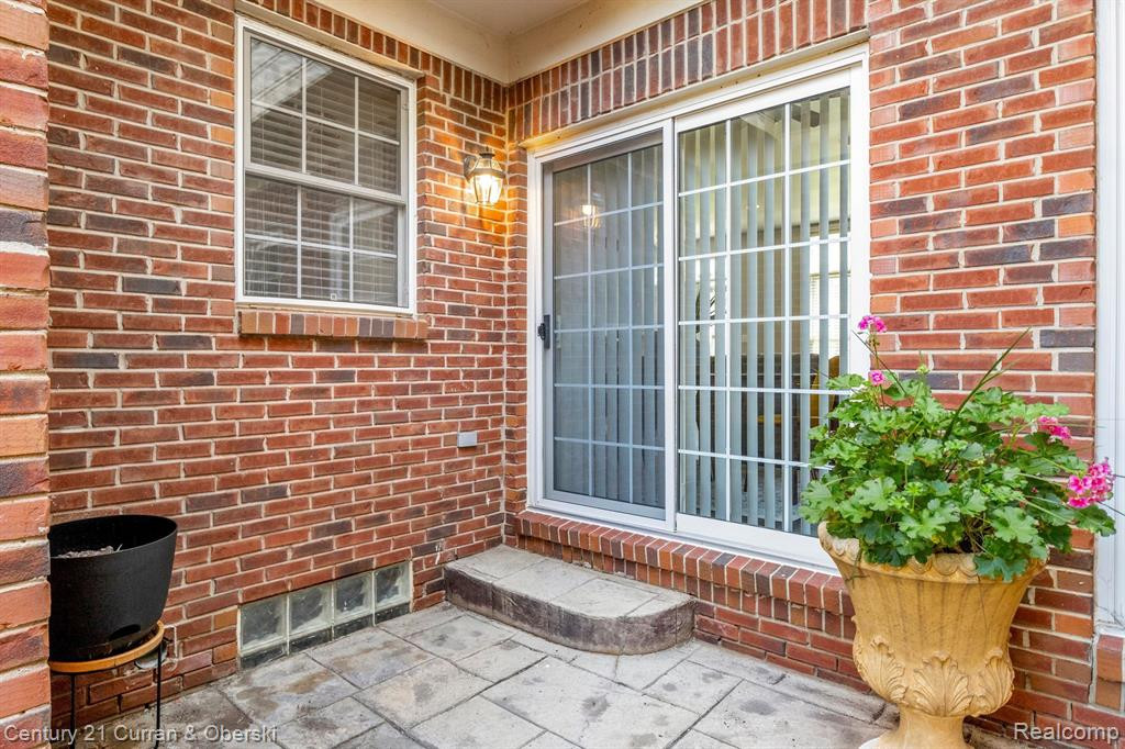1542 E LAKEVIEW Lane, Canton, MI 48187 — Photo 38