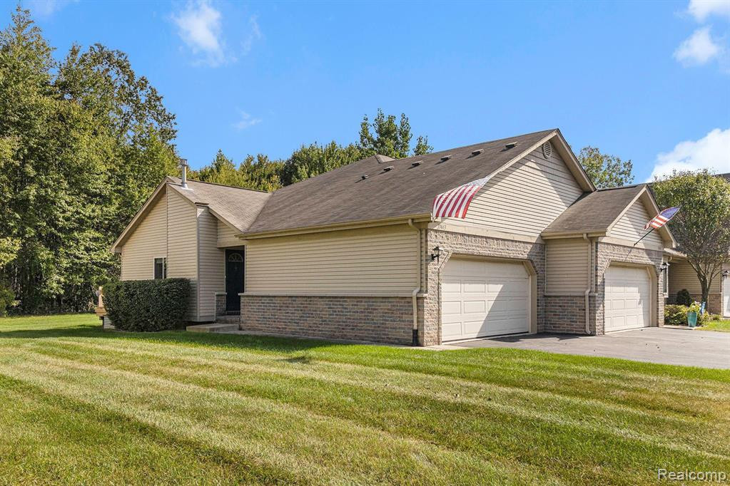 17443 AVA Court, New Boston, MI 48164 — Photo 2