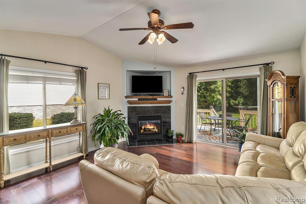 17443 AVA Court, New Boston, MI 48164 — Photo 4