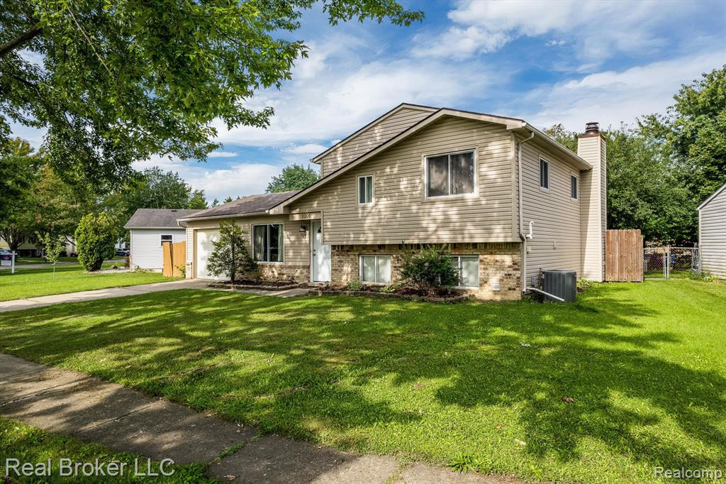 9201 ASCOT Drive, Ypsilanti, MI 48198 — Photo 9