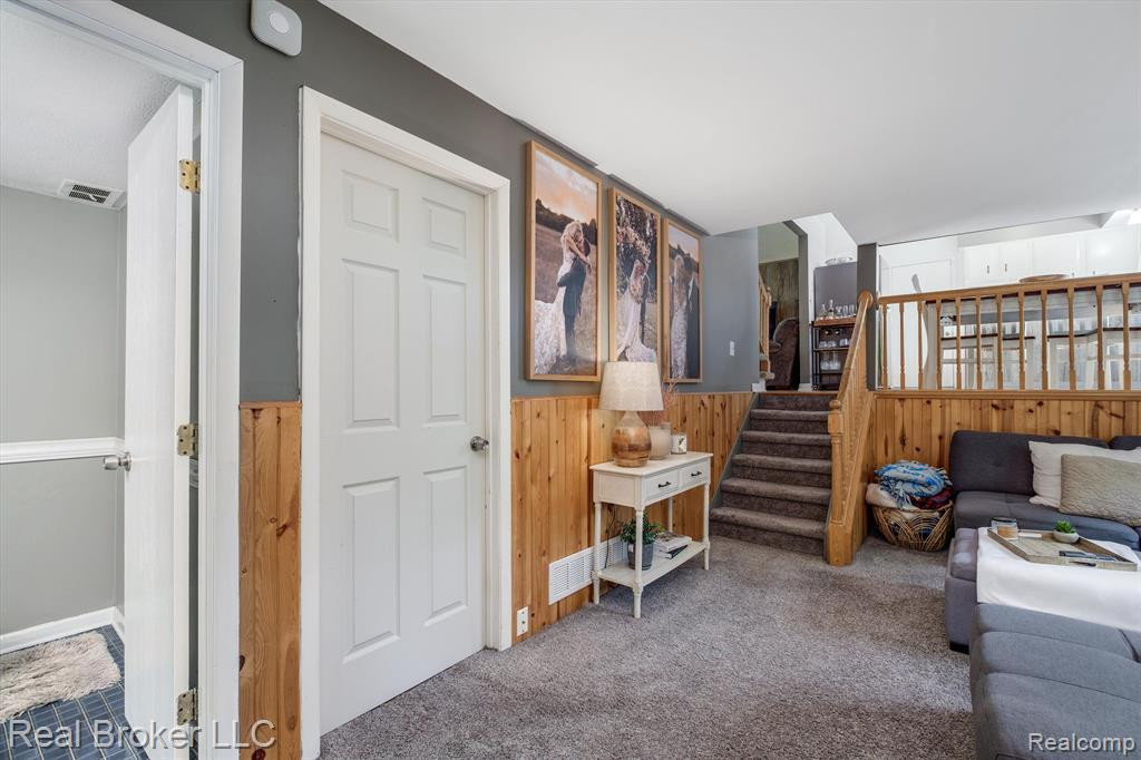 9201 ASCOT Drive, Ypsilanti, MI 48198 — Photo 12