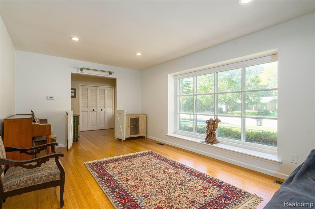 1346 KING GEORGE Boulevard, Ann Arbor, MI 48108 — Photo 3