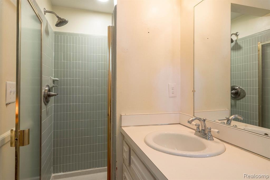 1346 KING GEORGE Boulevard, Ann Arbor, MI 48108 — Photo 12