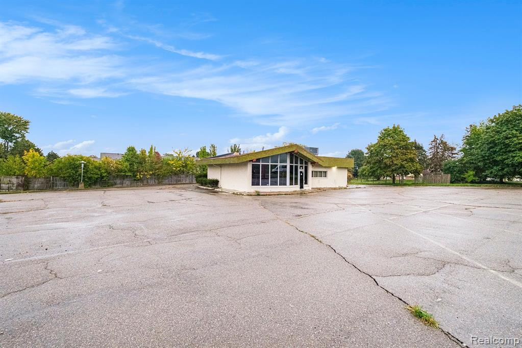 4442 BEECHER Road, Flint, MI 48532 — Photo 4
