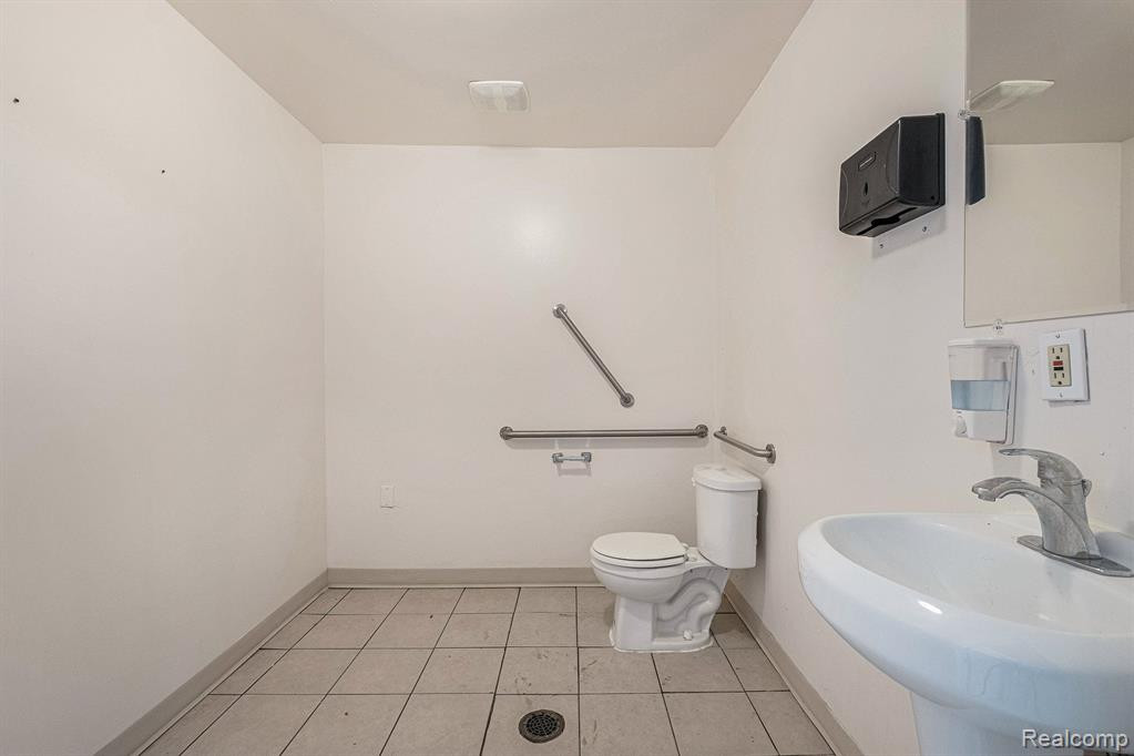 4442 BEECHER Road, Flint, MI 48532 — Photo 11