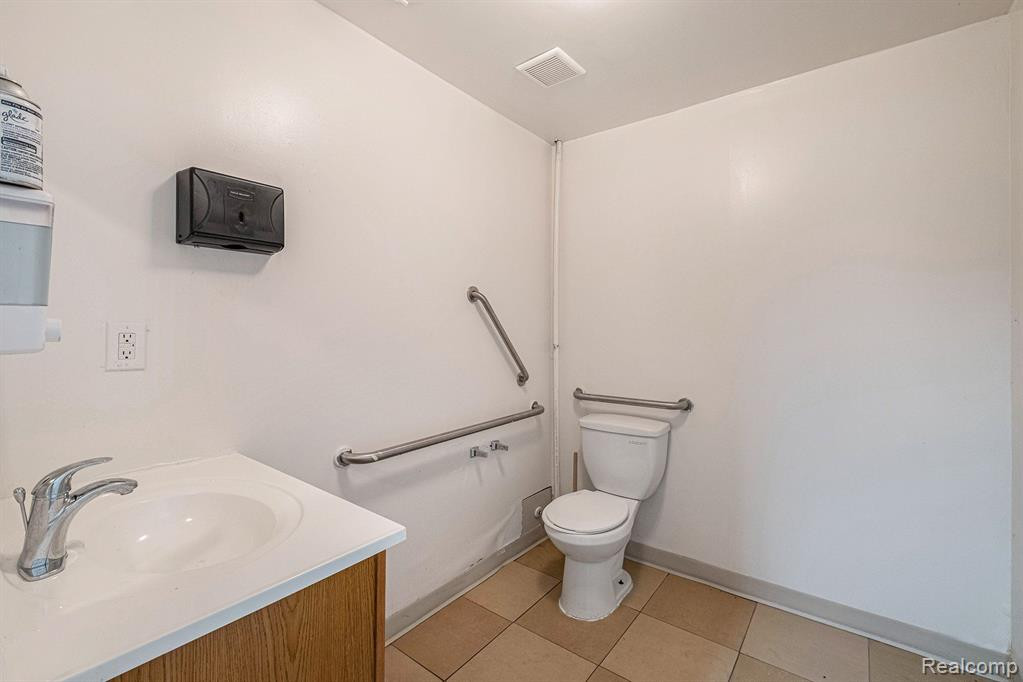 4442 BEECHER Road, Flint, MI 48532 — Photo 12