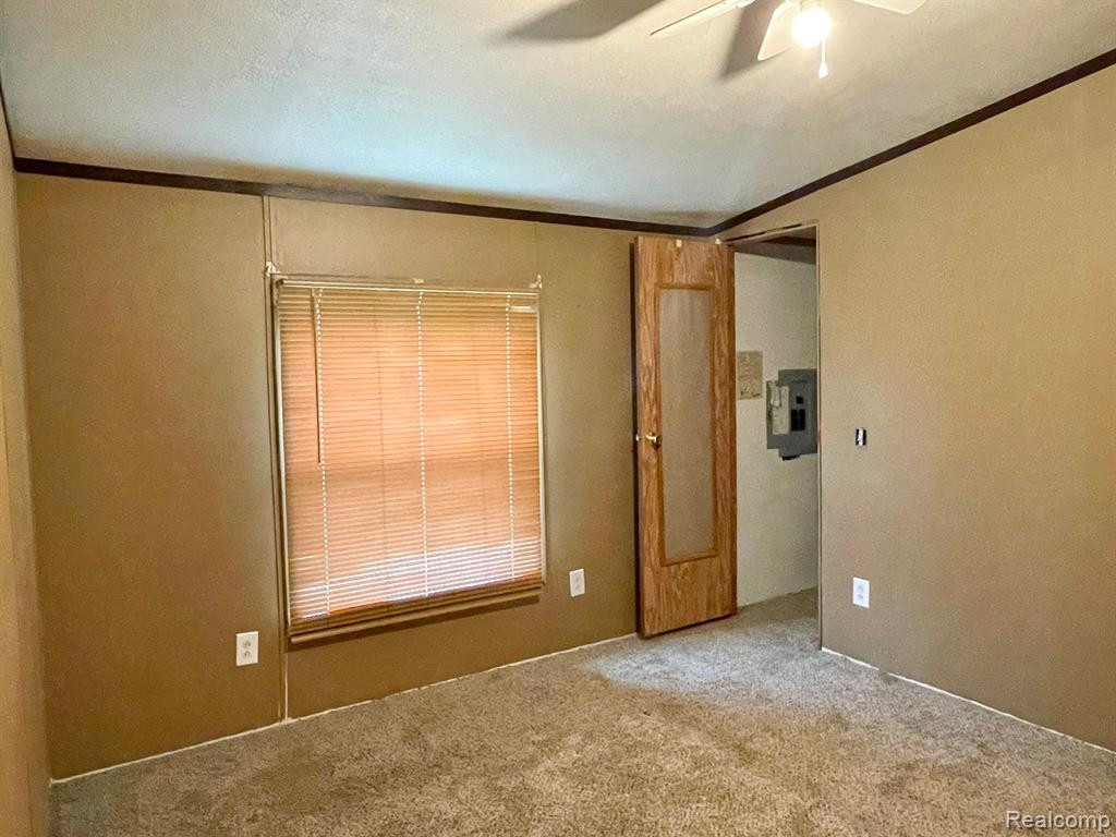 4049 E STATE Street, MI 48419 — Photo 10
