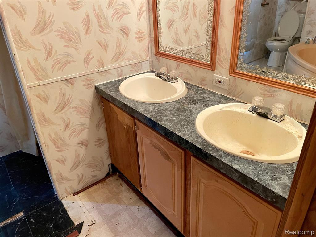 4049 E STATE Street, MI 48419 — Photo 13