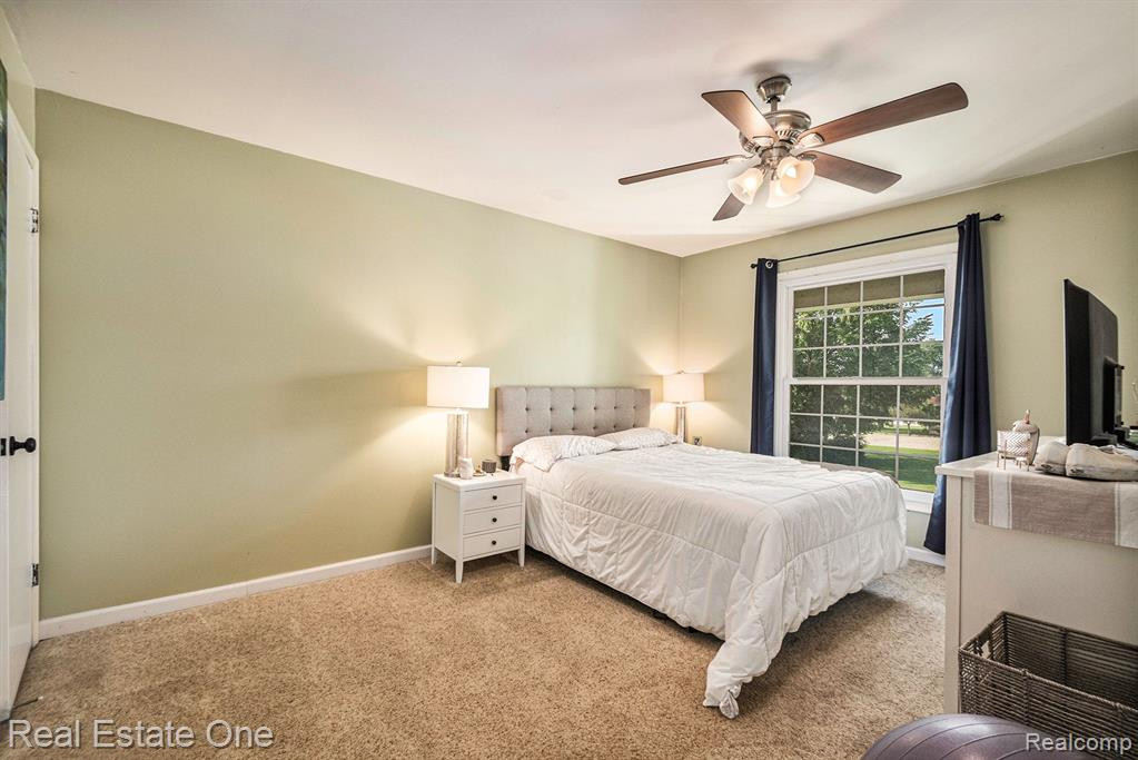4561 LEISURE Lane, Trenton, MI 48183 — Photo 10
