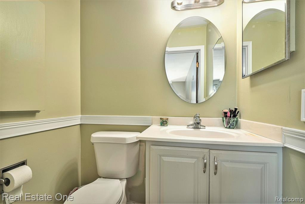 4561 LEISURE Lane, Trenton, MI 48183 — Photo 12