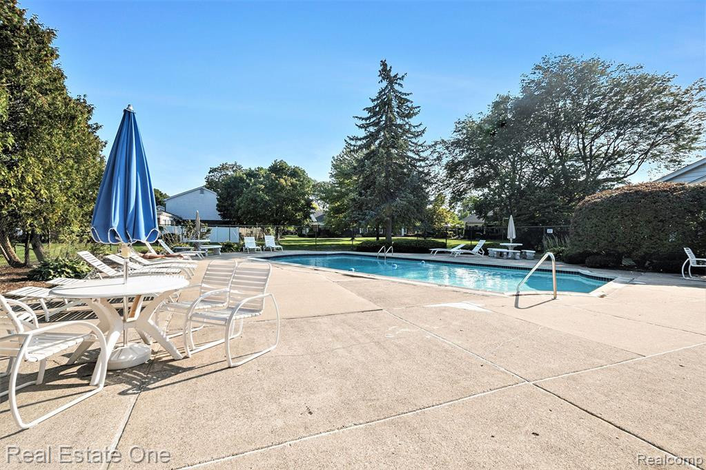 4561 LEISURE Lane, Trenton, MI 48183 — Photo 15