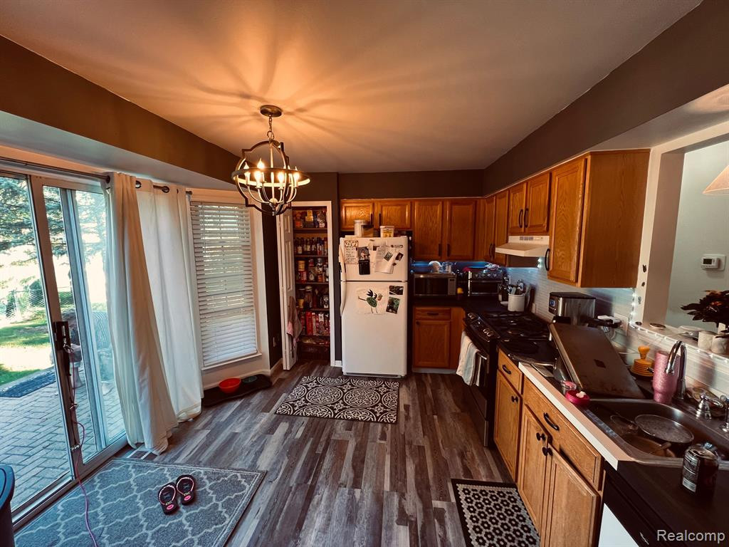 1612 BENNINGTON, Canton, MI 48188 — Photo 2