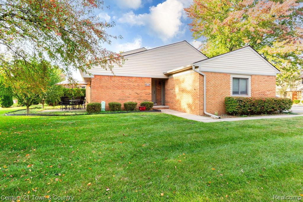 3884 OLD CREEK Road, Troy, MI 48084 — Photo 2