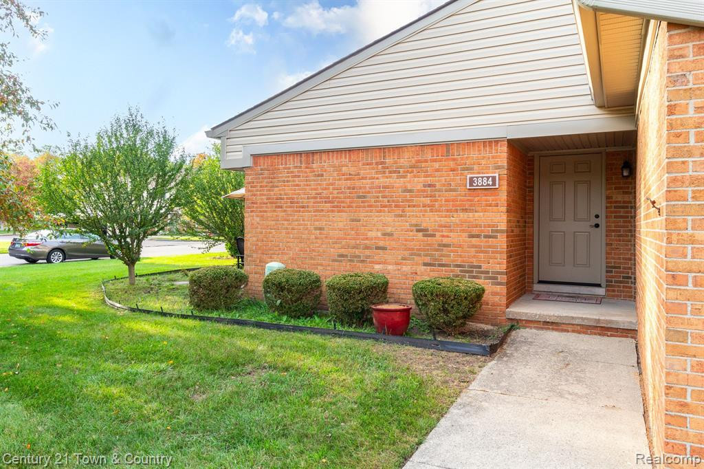 3884 OLD CREEK Road, Troy, MI 48084 — Photo 3