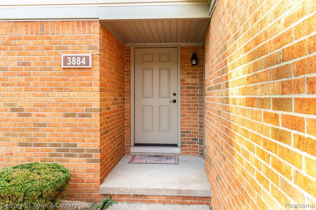 3884 OLD CREEK Road, Troy, MI 48084 — Photo 4