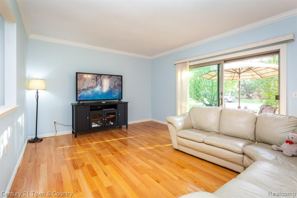 3884 OLD CREEK Road, Troy, MI 48084 — Photo 6