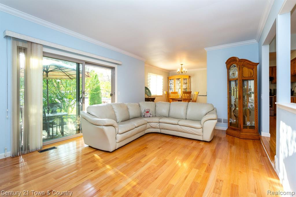 3884 OLD CREEK Road, Troy, MI 48084 — Photo 7