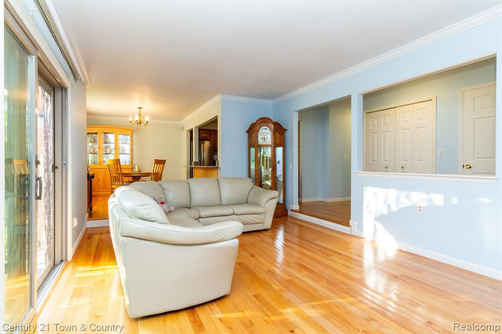 3884 OLD CREEK Road, Troy, MI 48084 — Photo 8