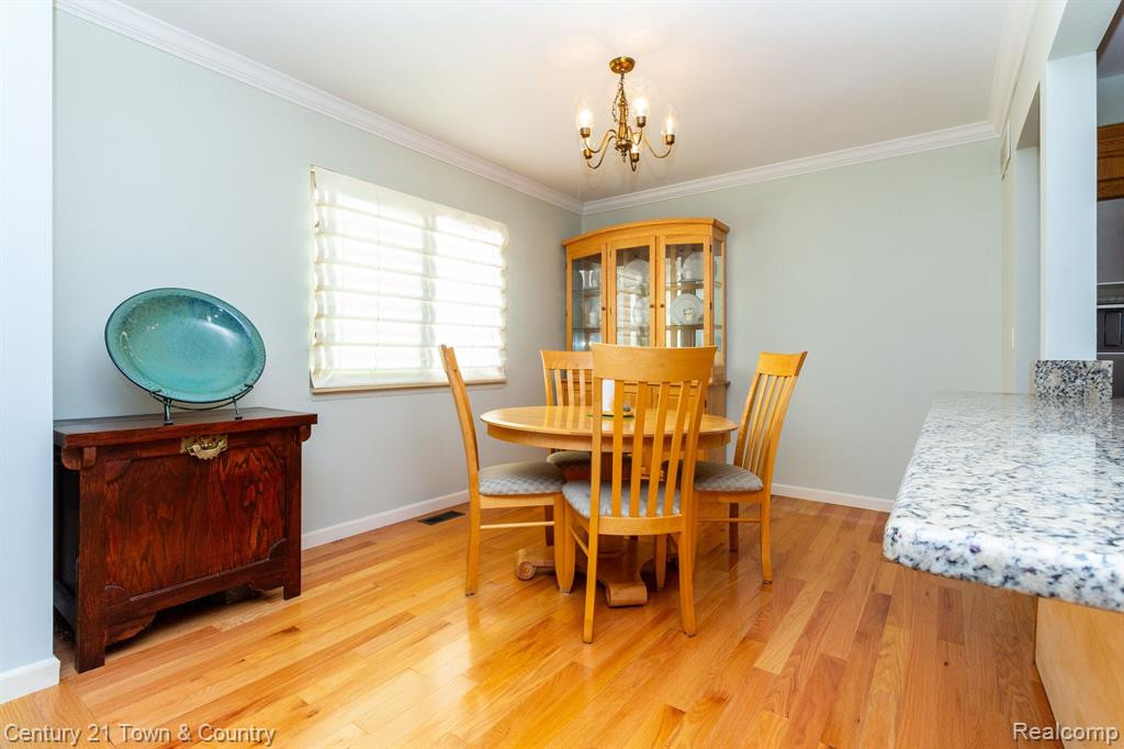 3884 OLD CREEK Road, Troy, MI 48084 — Photo 9