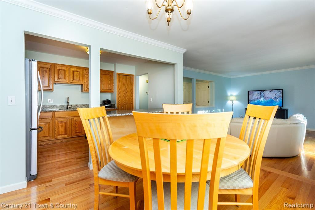 3884 OLD CREEK Road, Troy, MI 48084 — Photo 10