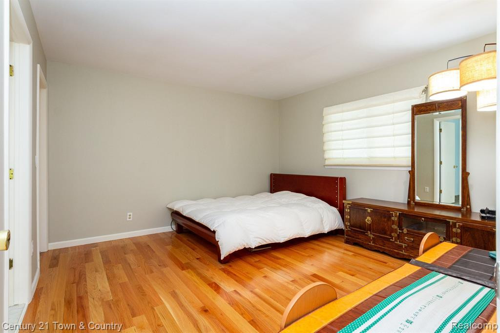 3884 OLD CREEK Road, Troy, MI 48084 — Photo 16