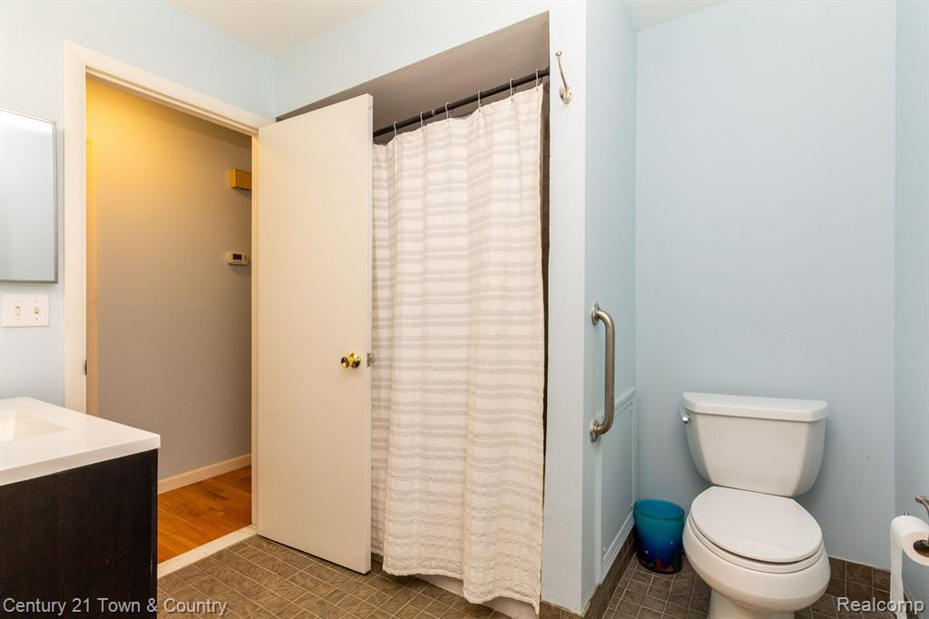 3884 OLD CREEK Road, Troy, MI 48084 — Photo 20