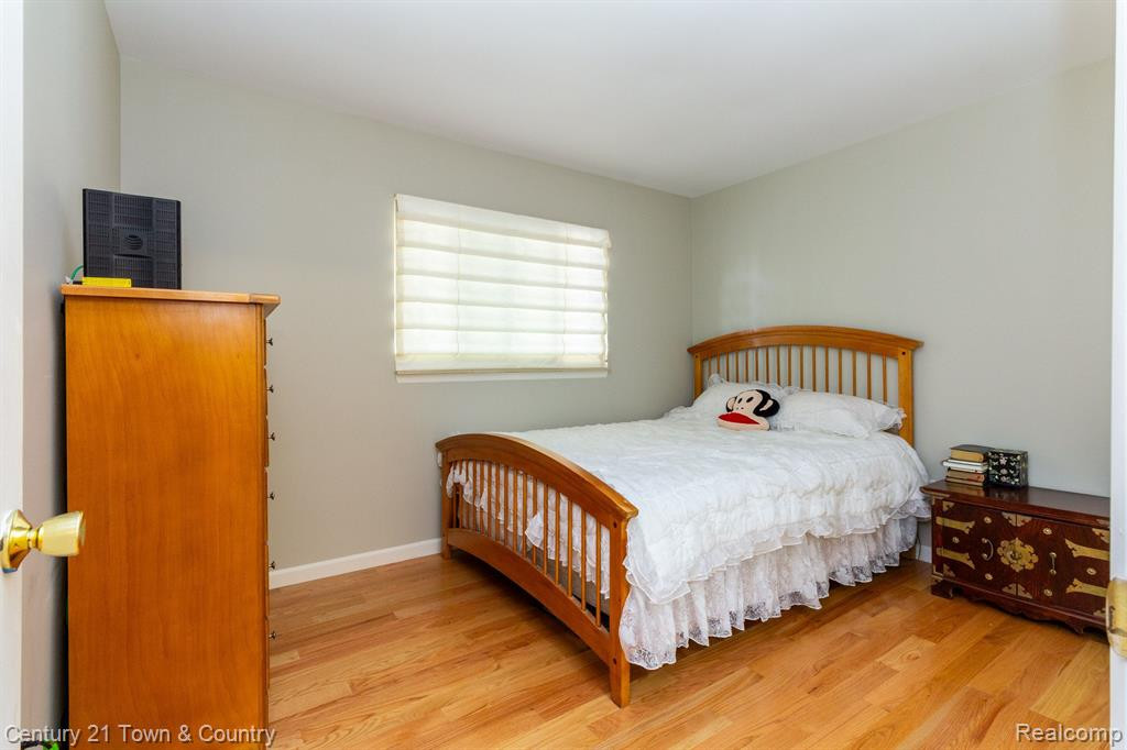 3884 OLD CREEK Road, Troy, MI 48084 — Photo 21