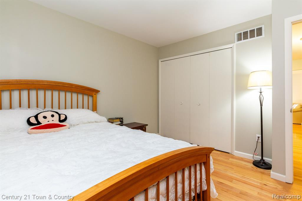 3884 OLD CREEK Road, Troy, MI 48084 — Photo 22