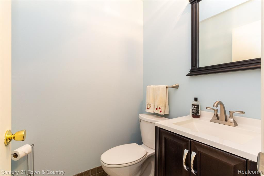 3884 OLD CREEK Road, Troy, MI 48084 — Photo 23