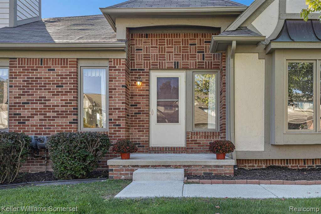 42199 SARATOGA Circle, Canton, MI 48187 — Photo 4