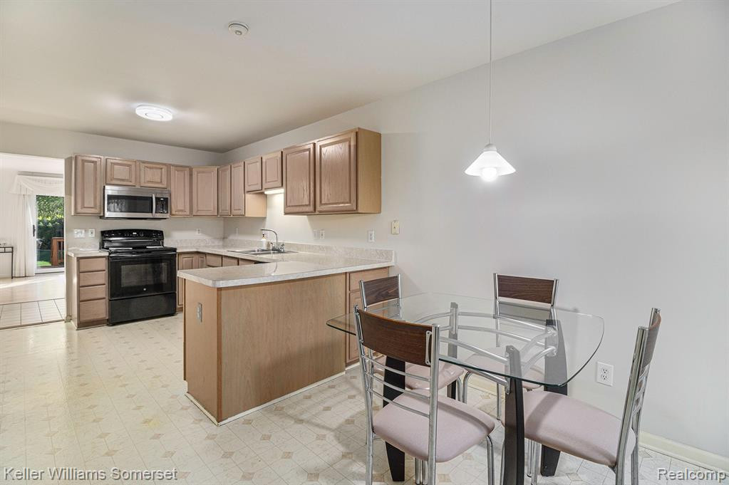 42199 SARATOGA Circle, Canton, MI 48187 — Photo 9