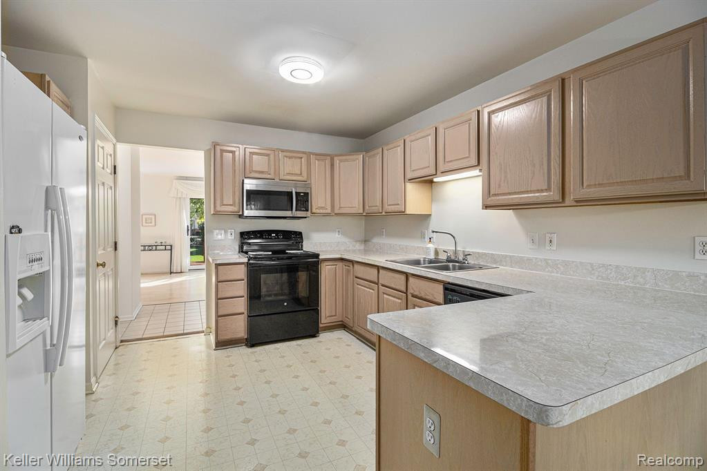 42199 SARATOGA Circle, Canton, MI 48187 — Photo 12