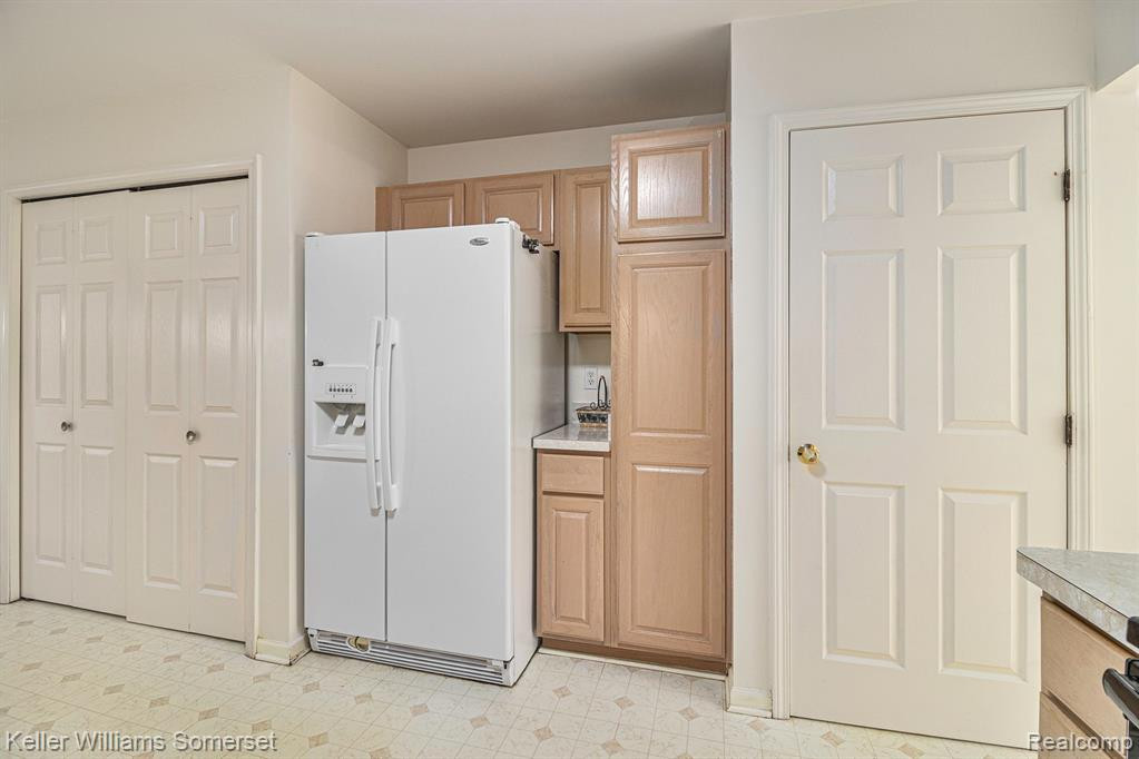 42199 SARATOGA Circle, Canton, MI 48187 — Photo 13