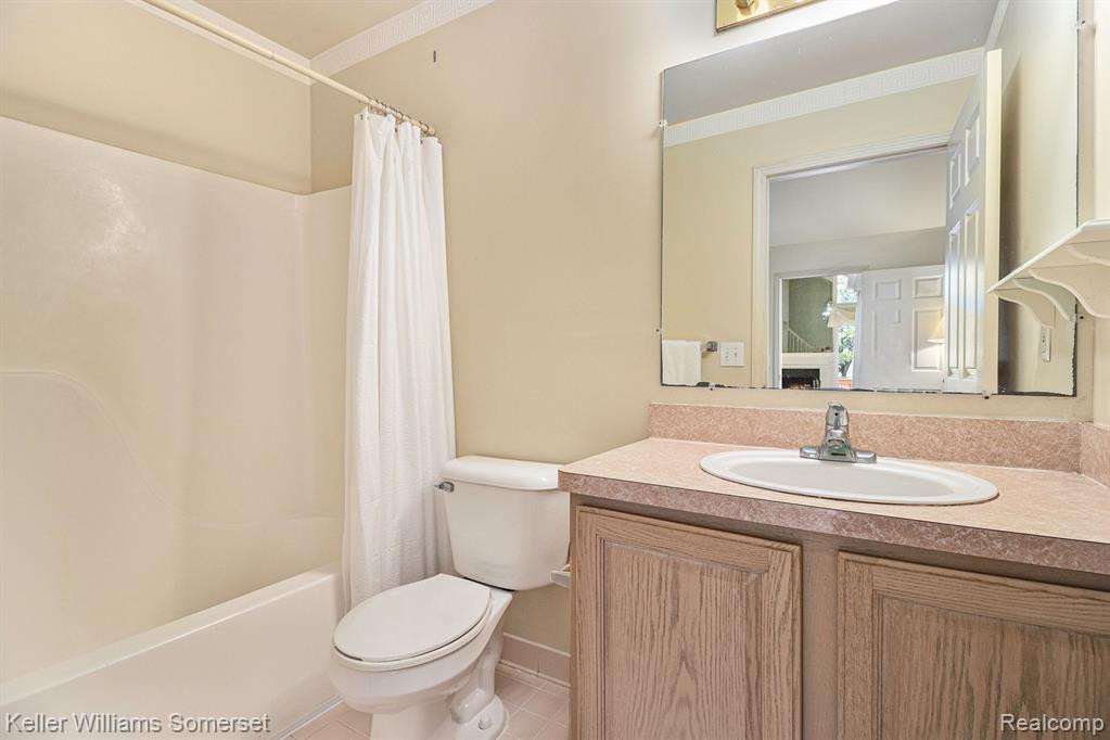 42199 SARATOGA Circle, Canton, MI 48187 — Photo 16