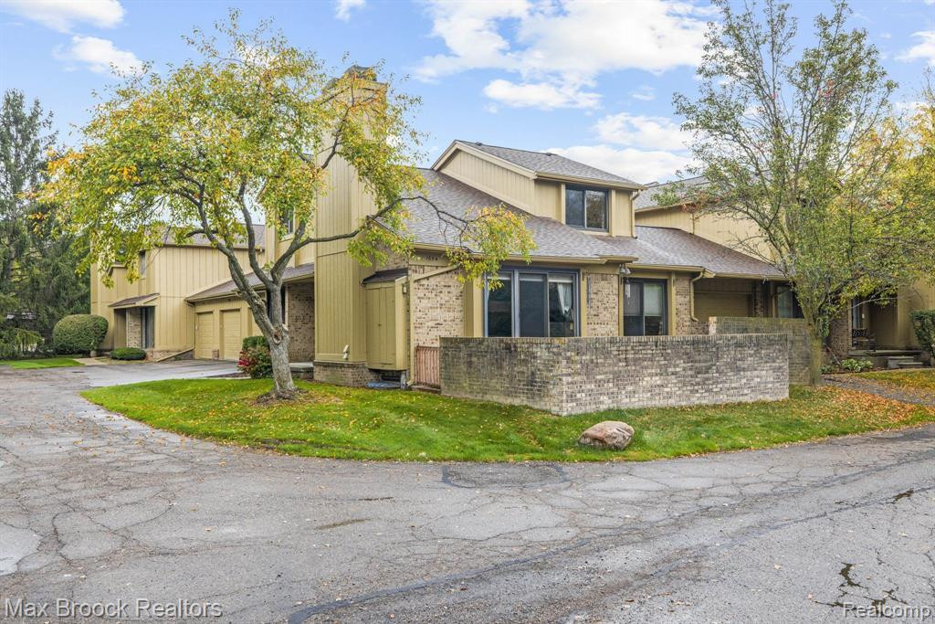 1654 S HILL Circle, Bloomfield Hills, MI 48304 — front exterior
