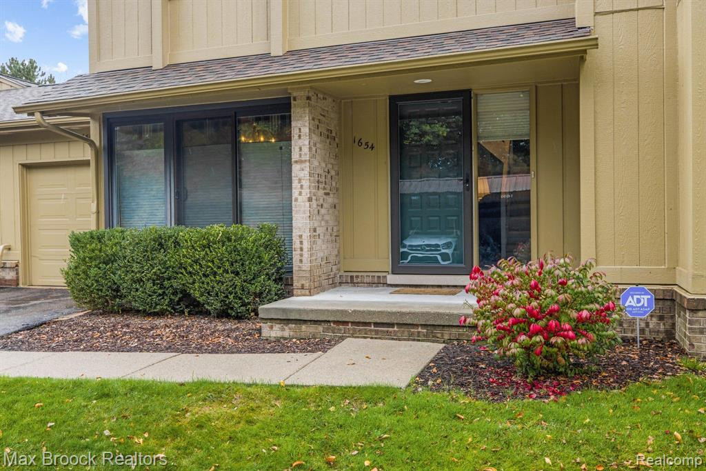 1654 S HILL Circle, Bloomfield Hills, MI 48304 — Photo 2