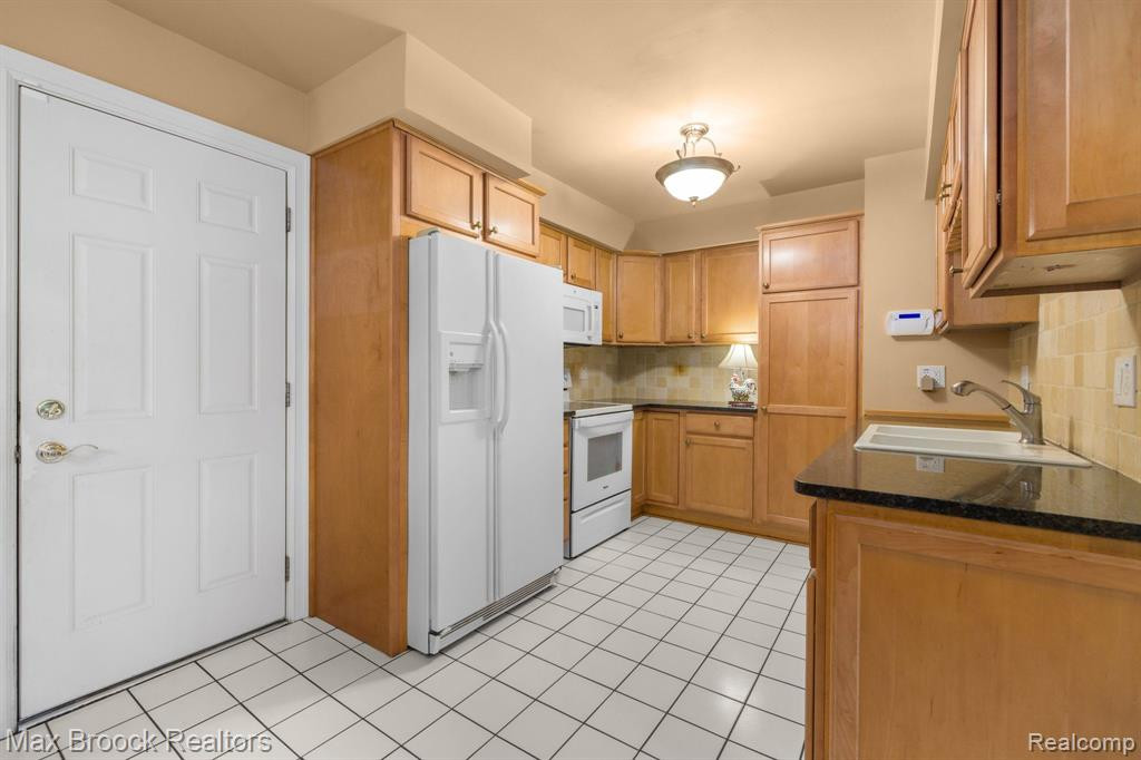 1654 S HILL Circle, Bloomfield Hills, MI 48304 — Photo 14