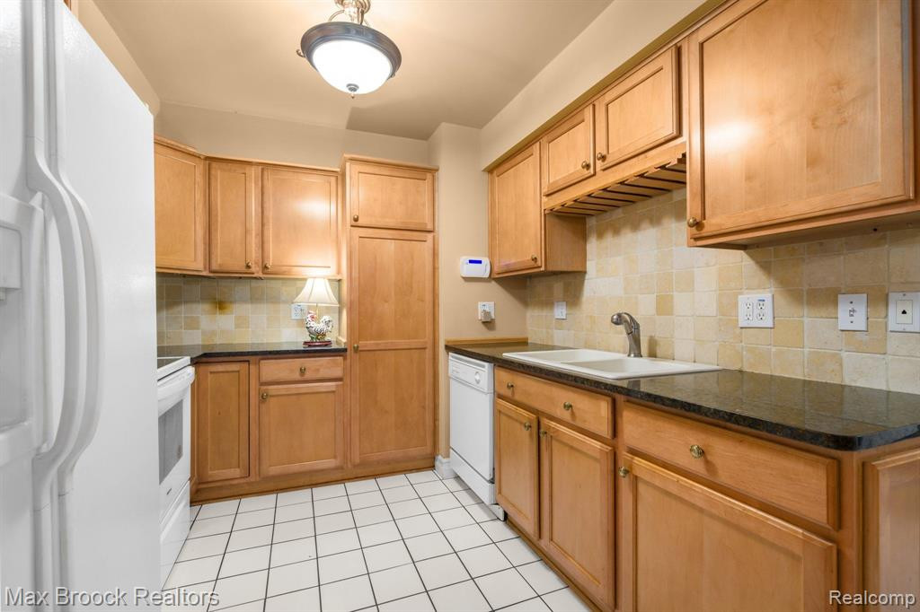 1654 S HILL Circle, Bloomfield Hills, MI 48304 — Photo 15