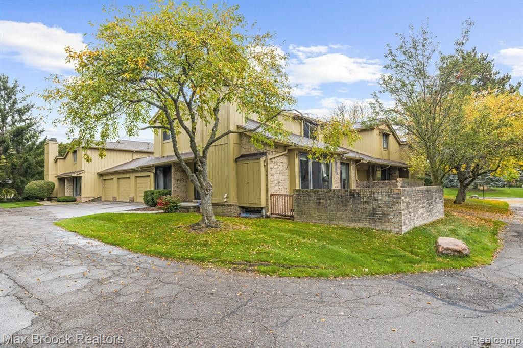 1654 S HILL Circle, Bloomfield Hills, MI 48304 — Photo 32