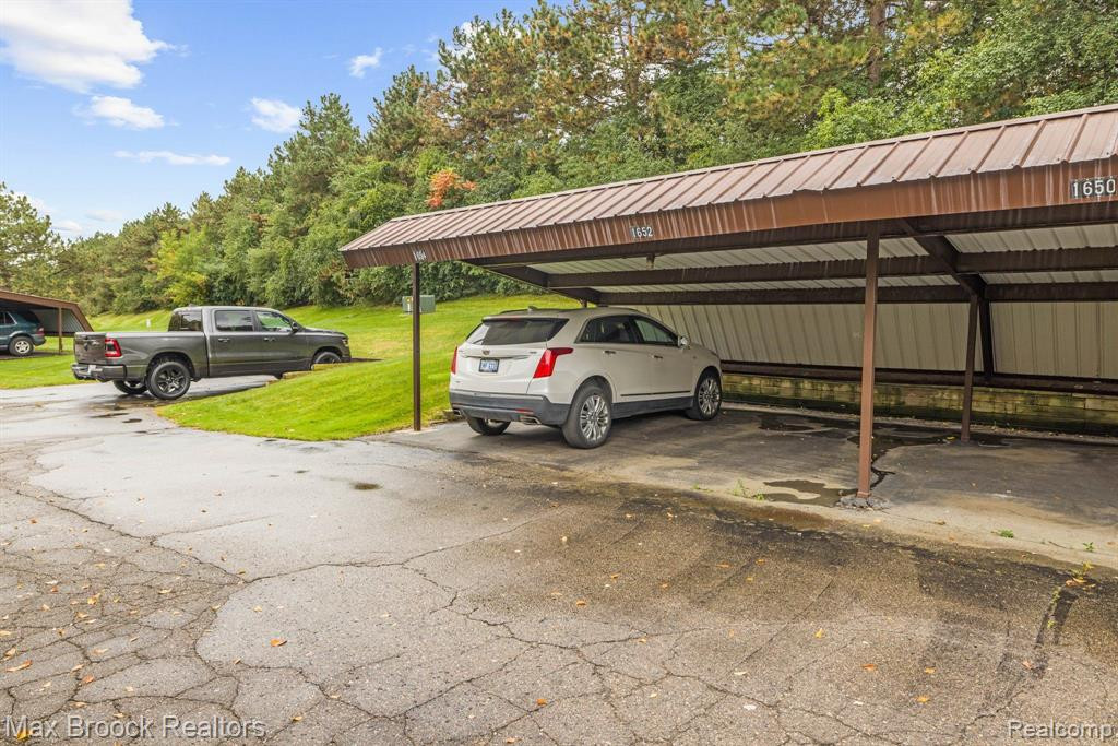 1654 S HILL Circle, Bloomfield Hills, MI 48304 — Photo 33