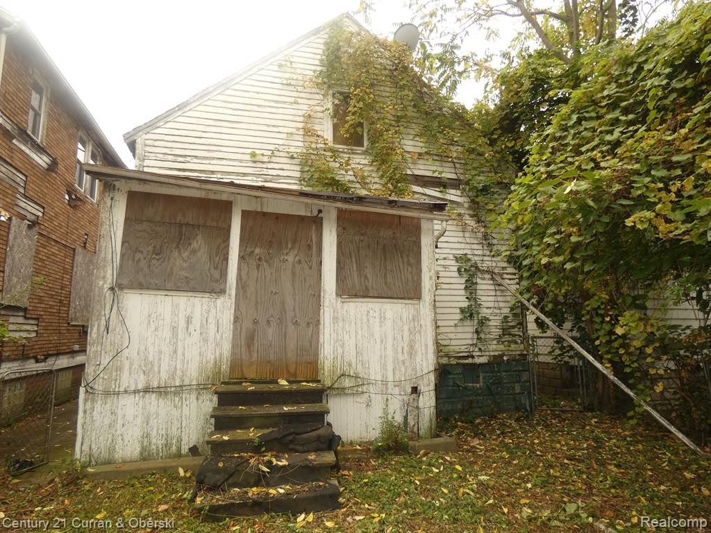 8217 TRAVERSE Street, Detroit, MI 48213 — Photo 3