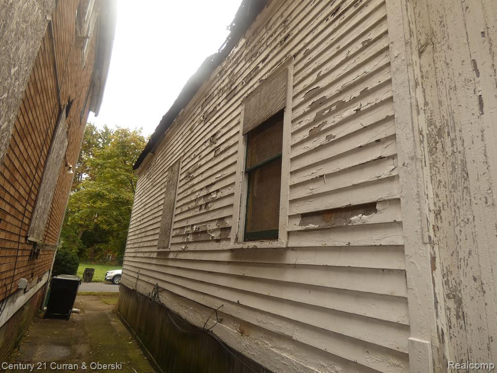 8217 TRAVERSE Street, Detroit, MI 48213 — Photo 4
