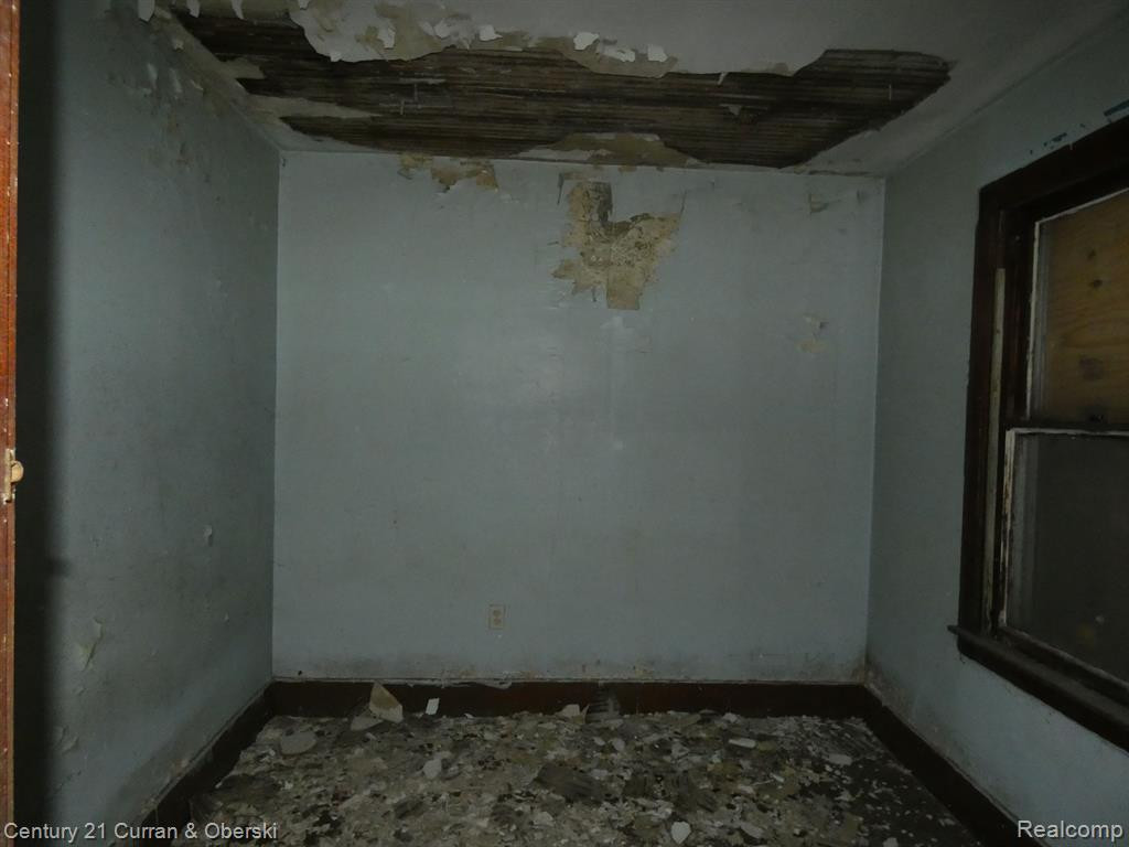 8217 TRAVERSE Street, Detroit, MI 48213 — Photo 7