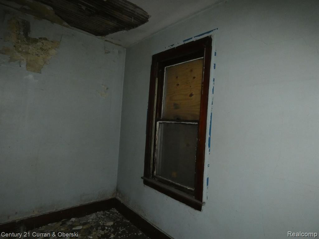 8217 TRAVERSE Street, Detroit, MI 48213 — Photo 9