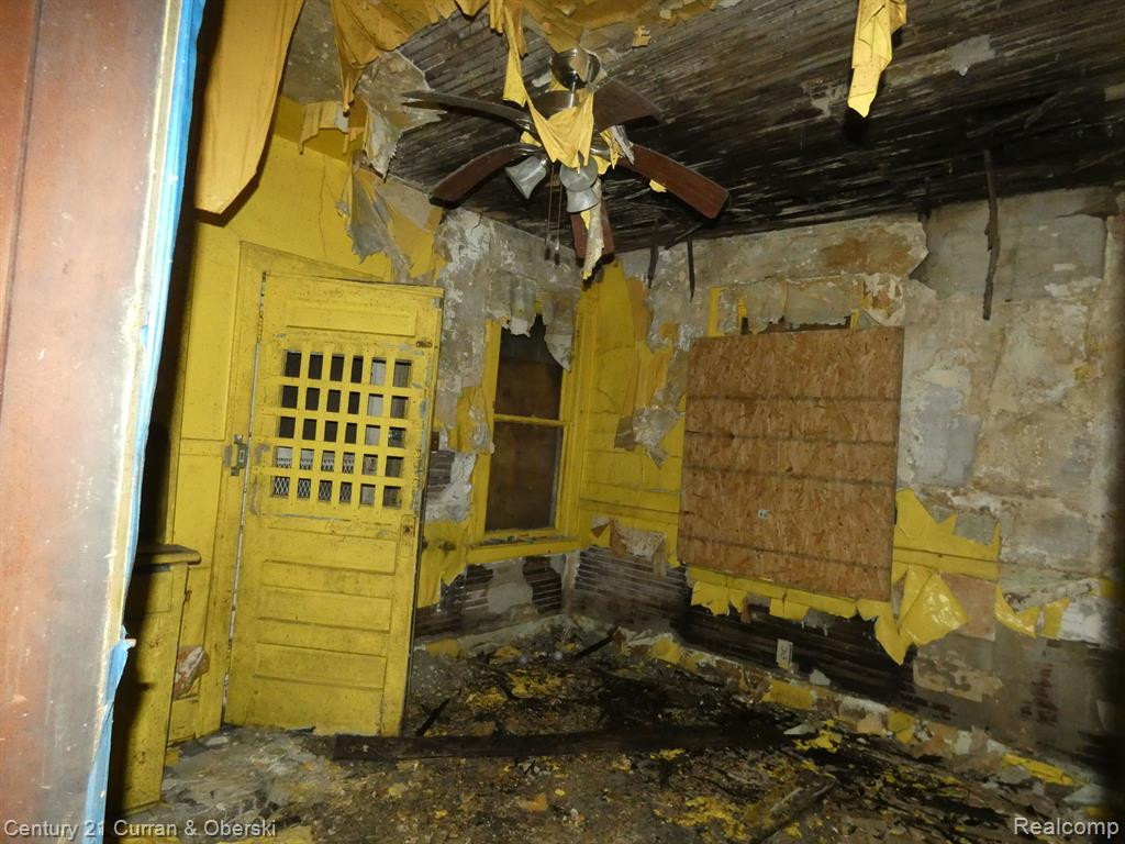 8217 TRAVERSE Street, Detroit, MI 48213 — Photo 13