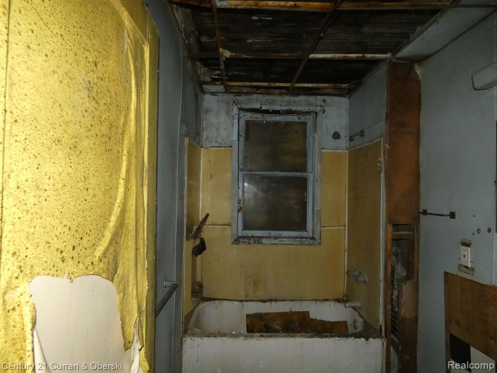 8217 TRAVERSE Street, Detroit, MI 48213 — Photo 14