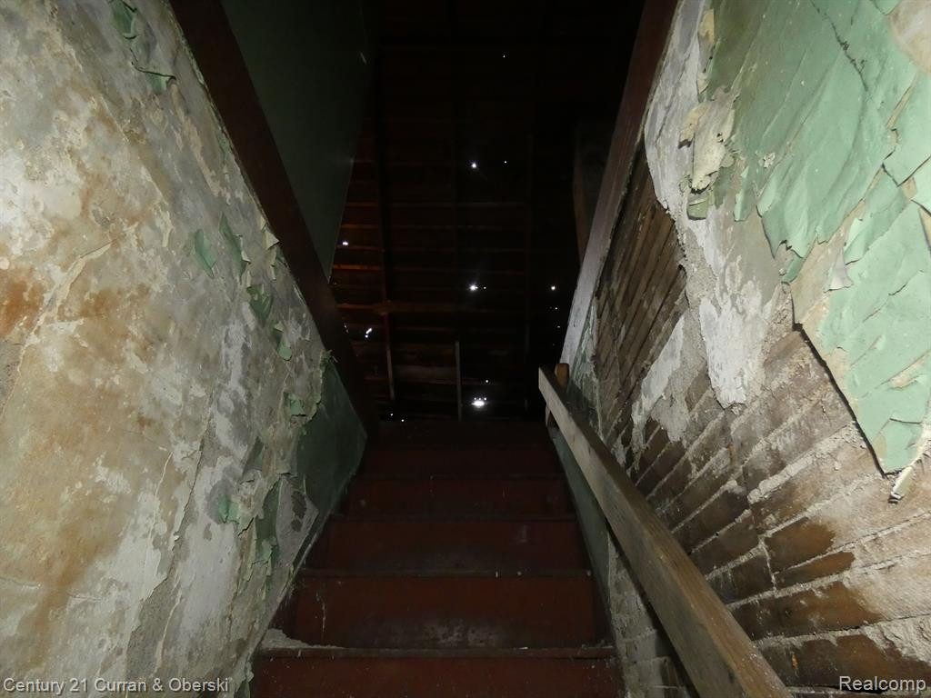 8217 TRAVERSE Street, Detroit, MI 48213 — Photo 15