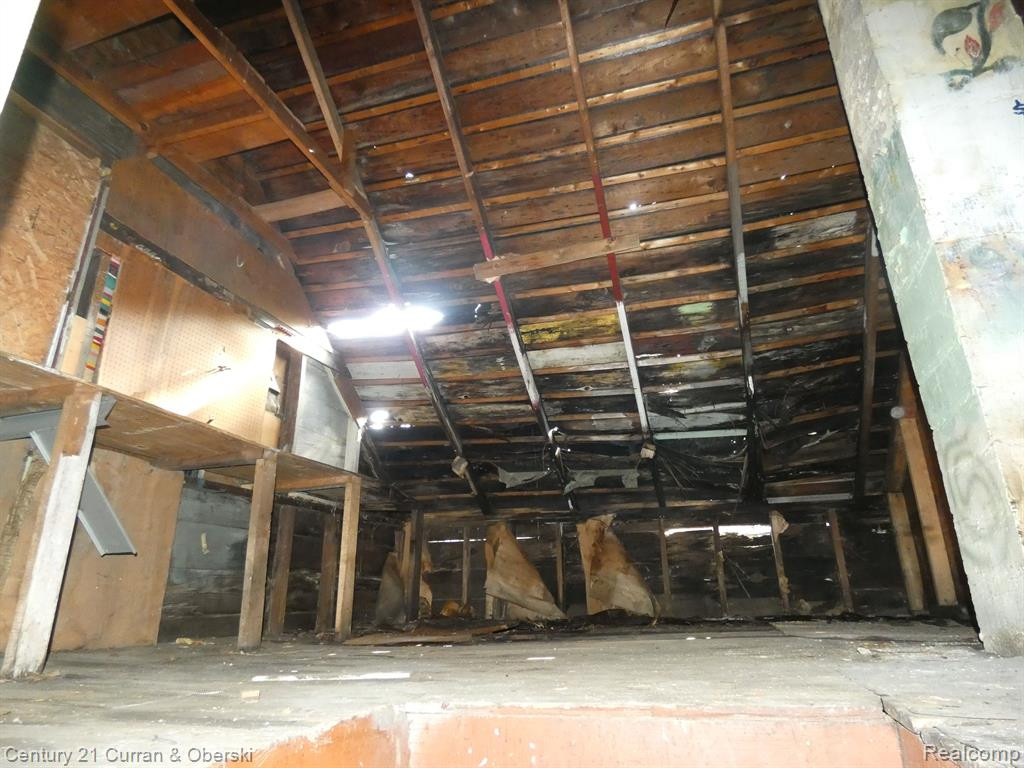 8217 TRAVERSE Street, Detroit, MI 48213 — Photo 17